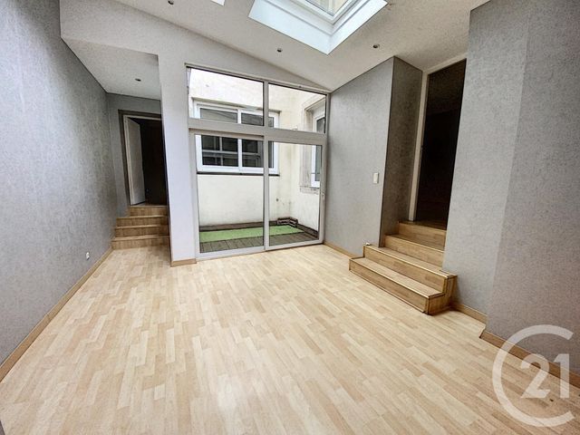 Afficher la photo en grand Appartement Loft à louer - 4 pièces - 88.5 m2 - NANCY - 54 - LORRAINE - Century 21 Joël Pierre Immobilier
