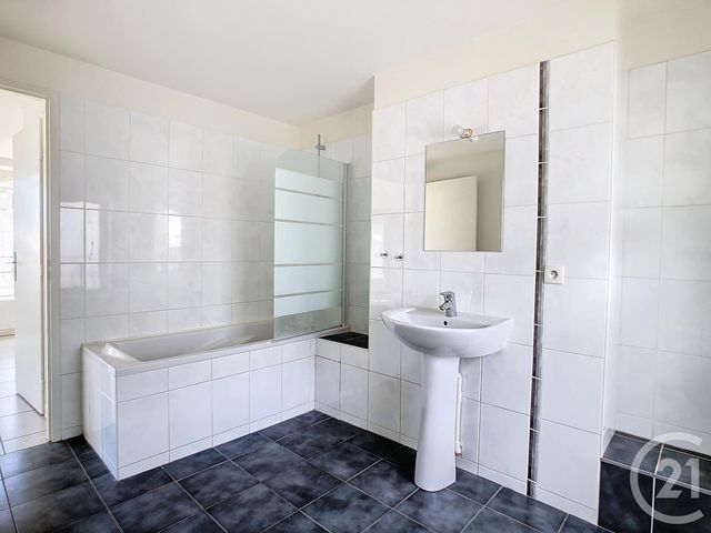 Appartement F3 à louer - 3 pièces - 75.19 m2 - CHAMPIGNEULLES - 54 - LORRAINE - Century 21 Joël Pierre Immobilier