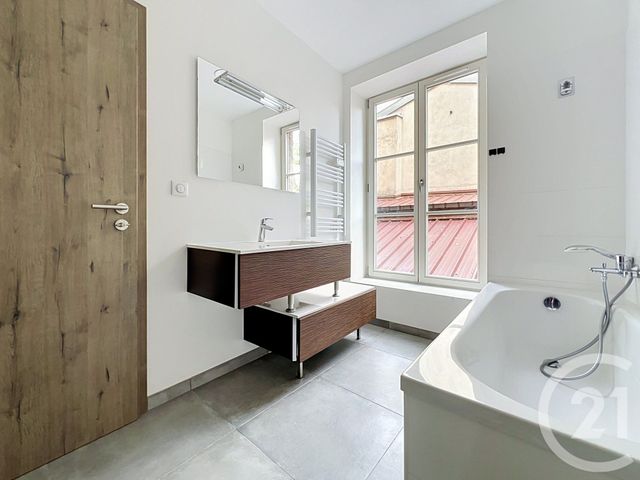 Appartement à louer - 2 pièces - 48.08 m2 - NANCY - 54 - LORRAINE - Century 21 Joël Pierre Immobilier
